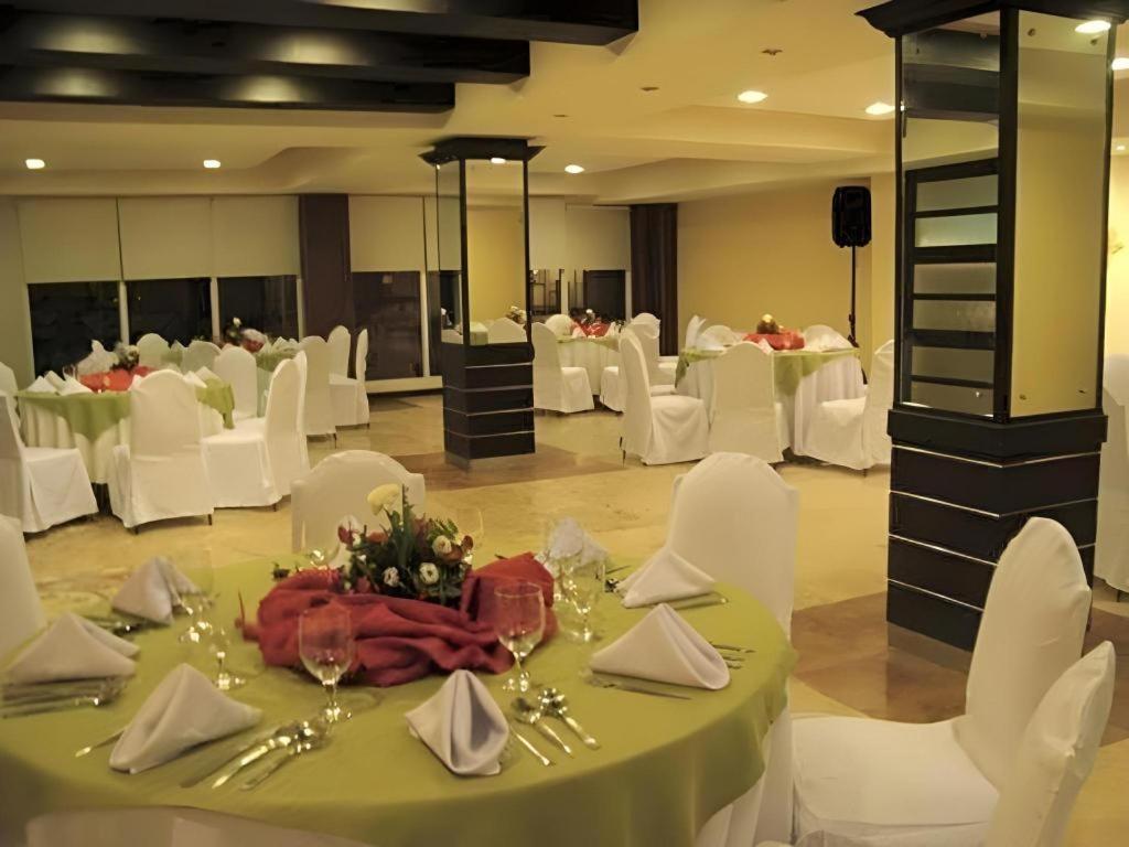 Mo2 Westown Hotel San Juan Bacolod Exteriör bild