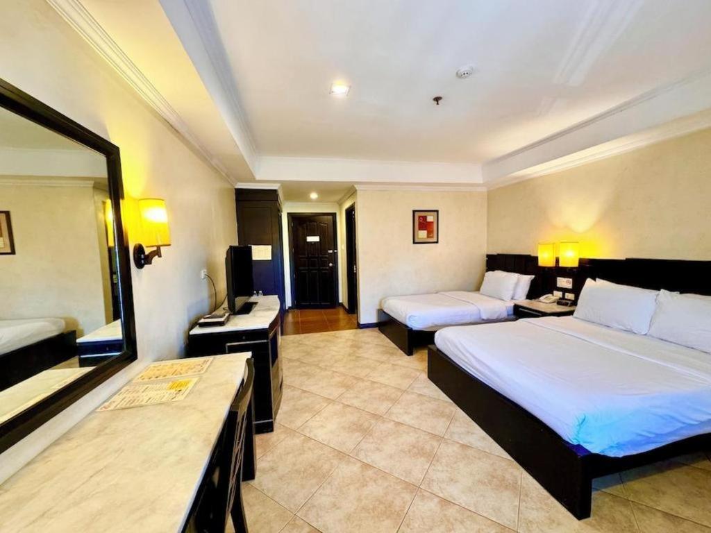 Mo2 Westown Hotel San Juan Bacolod Exteriör bild