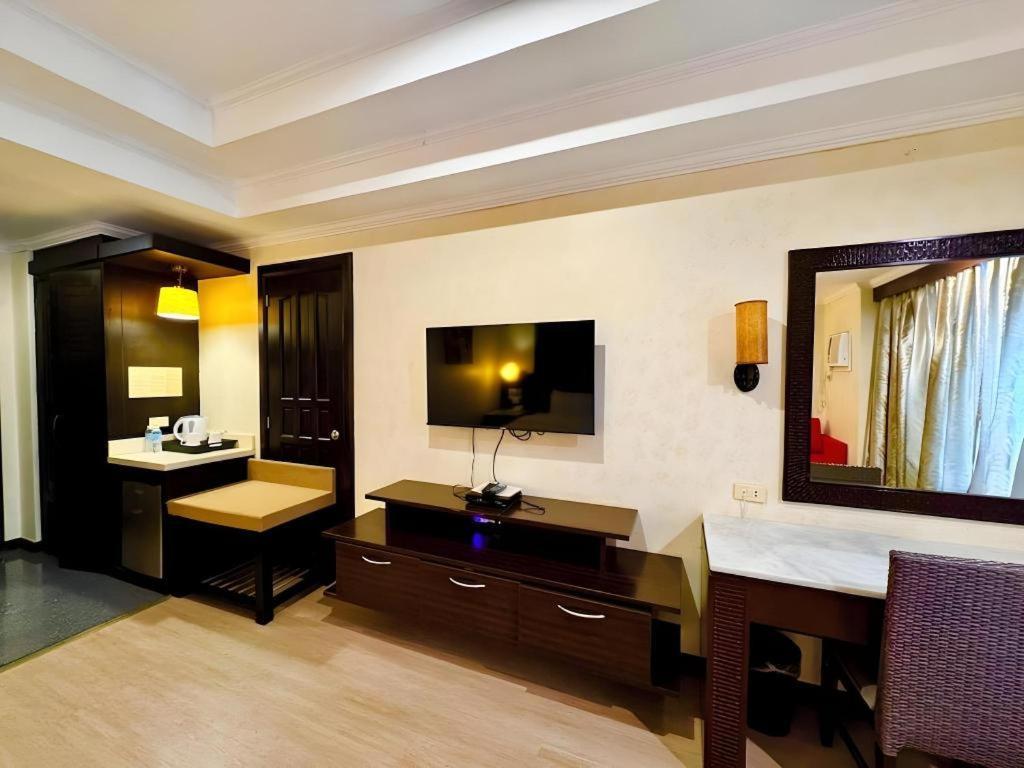 Mo2 Westown Hotel San Juan Bacolod Exteriör bild